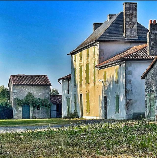 Bed and Breakfast Les Maisons Du Bonheur Chateau-Garnier Экстерьер фото